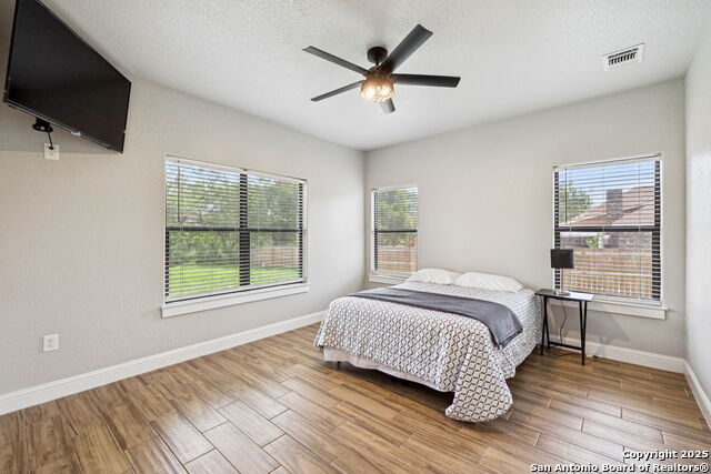 Image 32 of 63 For 177 E Short Meadow Dr