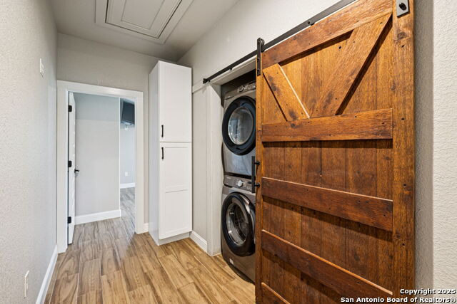 Image 33 of 63 For 177 E Short Meadow Dr