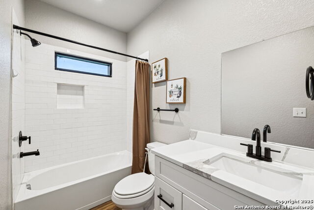 Image 34 of 63 For 177 E Short Meadow Dr