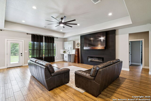 Image 9 of 63 For 177 E Short Meadow Dr