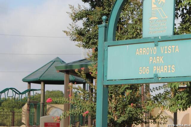 Image 18 of 19 For 515 Belcross