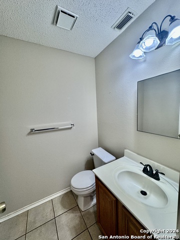 Image 10 of 39 For 10527 Dugas Dr