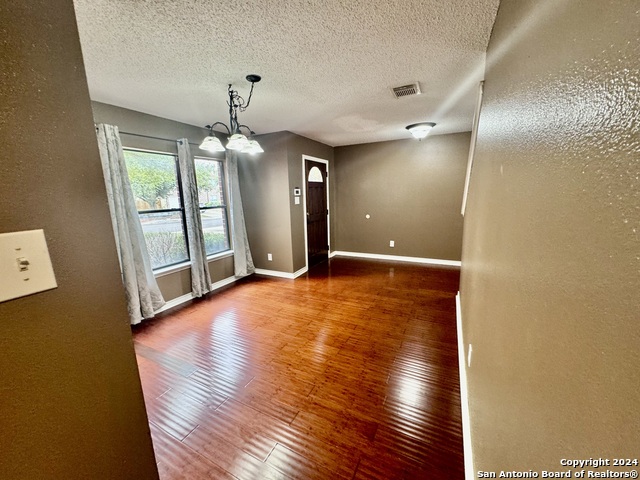 Image 12 of 39 For 10527 Dugas Dr