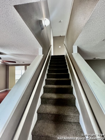 Image 13 of 39 For 10527 Dugas Dr