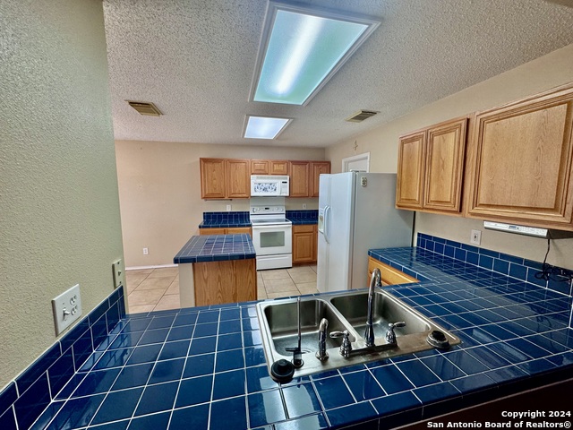 Image 14 of 39 For 10527 Dugas Dr