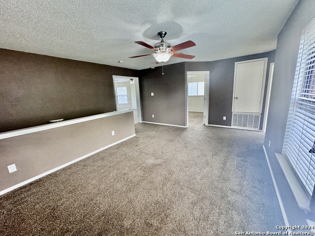 Image 22 of 39 For 10527 Dugas Dr