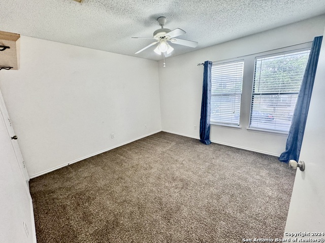 Image 24 of 39 For 10527 Dugas Dr