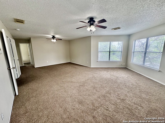 Image 29 of 39 For 10527 Dugas Dr