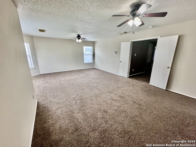 Image 30 of 39 For 10527 Dugas Dr