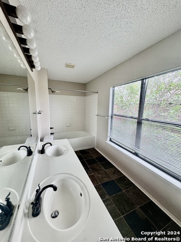 Image 33 of 39 For 10527 Dugas Dr