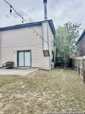 Image 36 of 39 For 10527 Dugas Dr