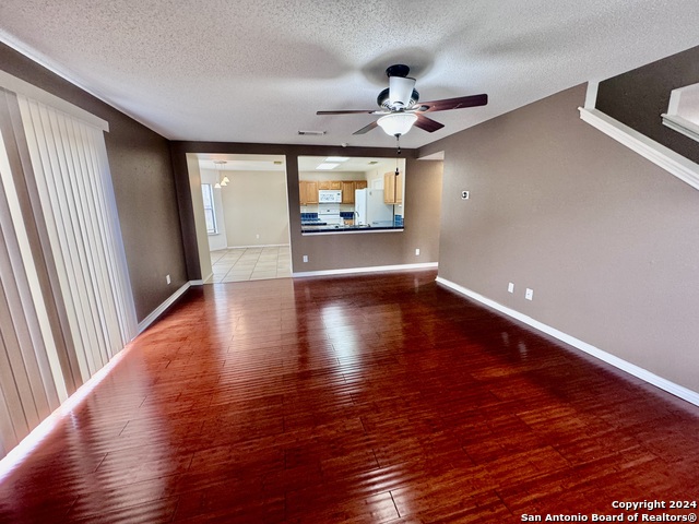 Image 9 of 39 For 10527 Dugas Dr