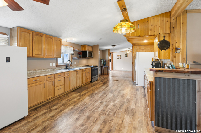 Image 15 of 43 For 470 Lyon  