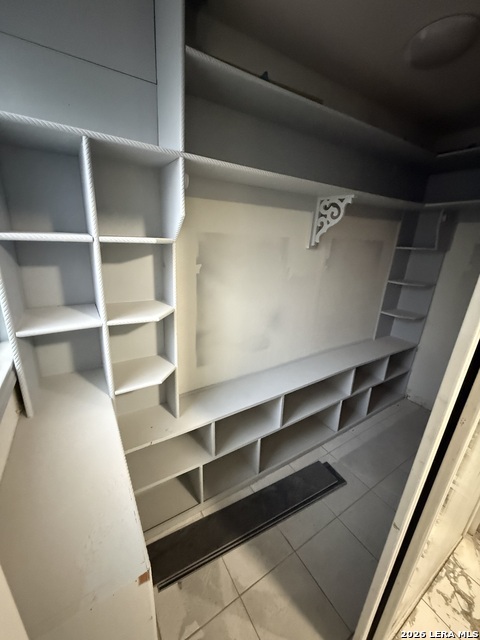 Image 5 of 6 For 6305 Village Arbor