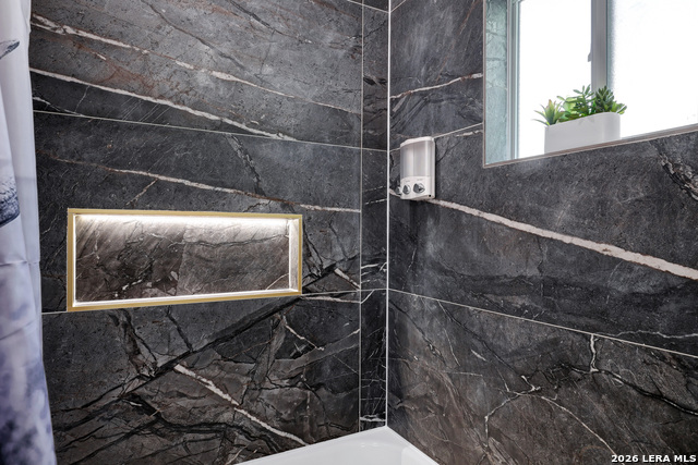 Image 33 of 55 For 324 Hammond  