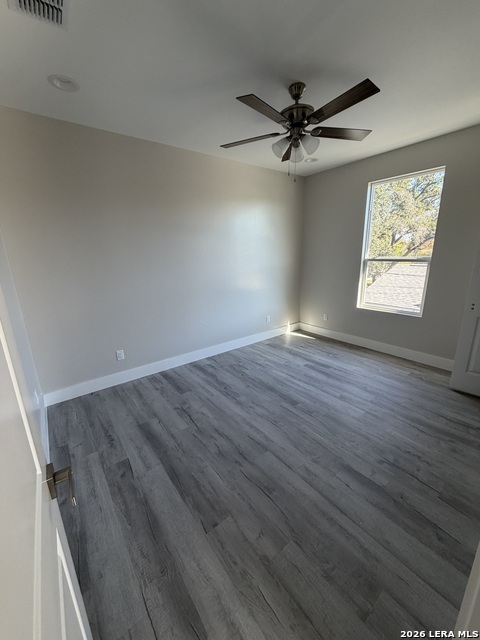 Image 13 of 32 For 2610 Woodbury St  102