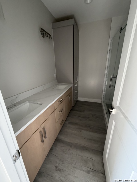 Image 18 of 32 For 2610 Woodbury St  102