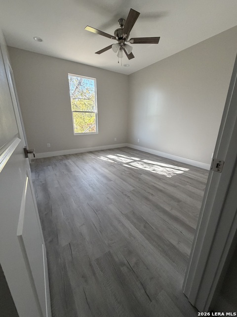 Image 25 of 32 For 2610 Woodbury St  102