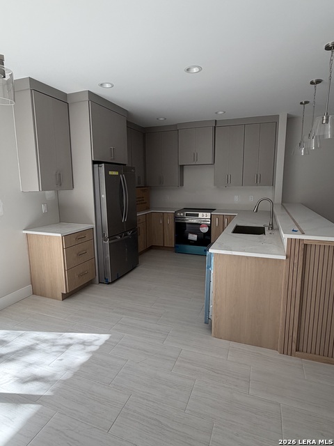 Image 28 of 32 For 2610 Woodbury St  102