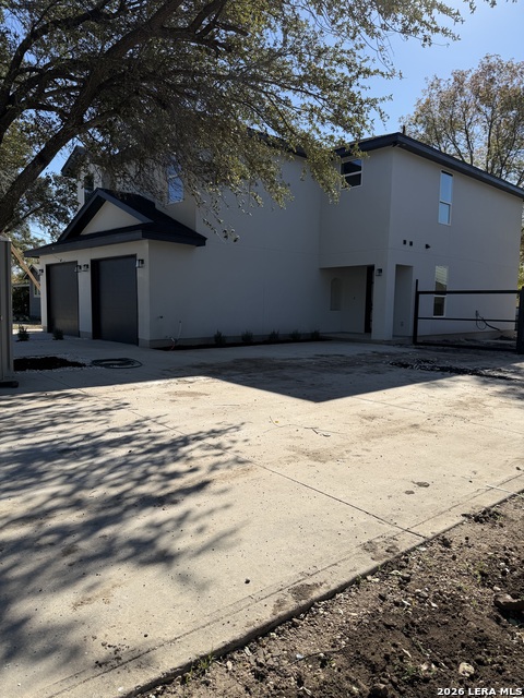 Image 3 of 32 For 2610 Woodbury St  102