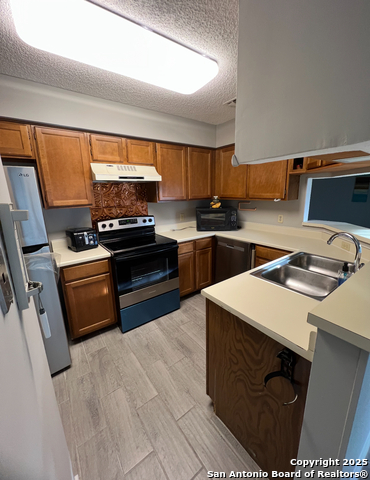 Image 4 of 12 For 10955 Wurzbach  903