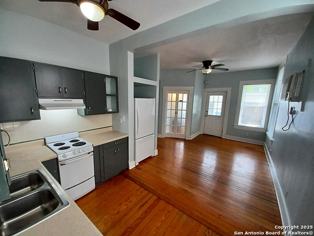 Image 11 of 44 For 124 Mistletoe Ave W