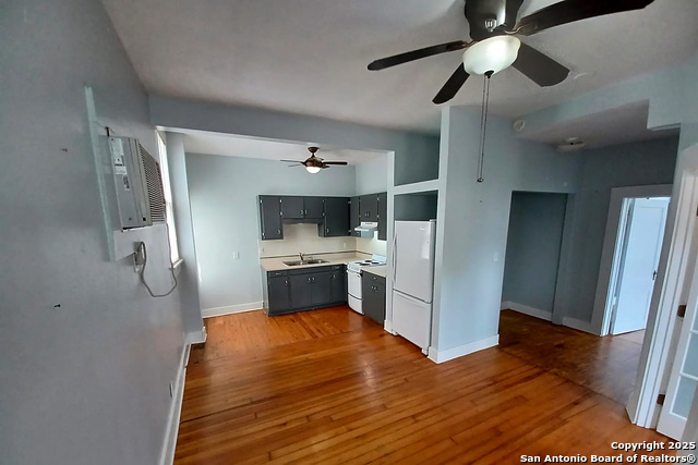 Image 12 of 44 For 124 Mistletoe Ave W