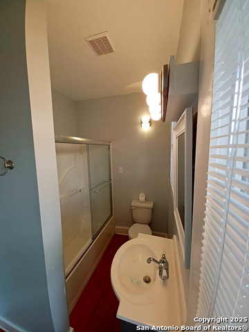 Image 14 of 44 For 124 Mistletoe Ave W