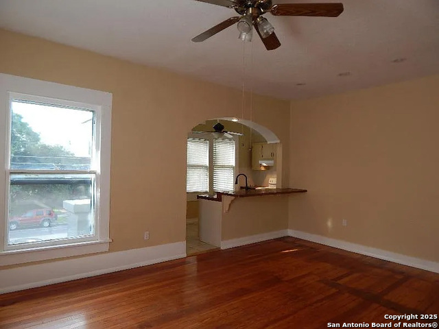 Image 18 of 44 For 124 Mistletoe Ave W