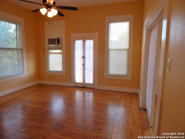 Image 6 of 44 For 124 Mistletoe Ave W