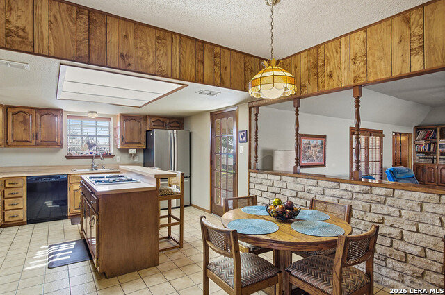 Listing photo id 8 for 126 Packsaddle Circle