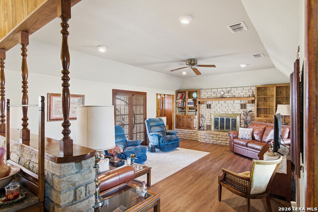 Listing photo id 11 for 126 Packsaddle Circle