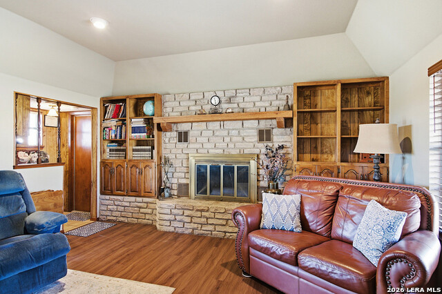 Listing photo id 13 for 126 Packsaddle Circle