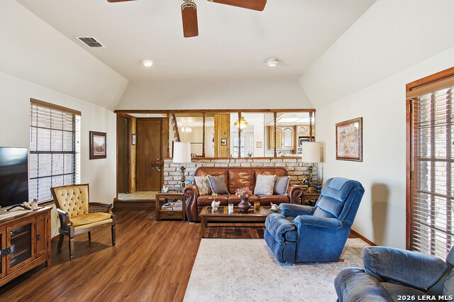 Listing photo id 14 for 126 Packsaddle Circle