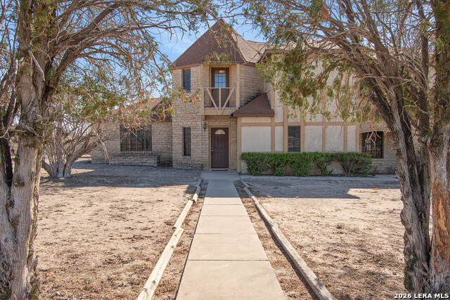 Listing photo id 2 for 126 Packsaddle Circle