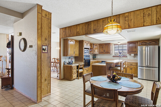 Listing photo id 7 for 126 Packsaddle Circle