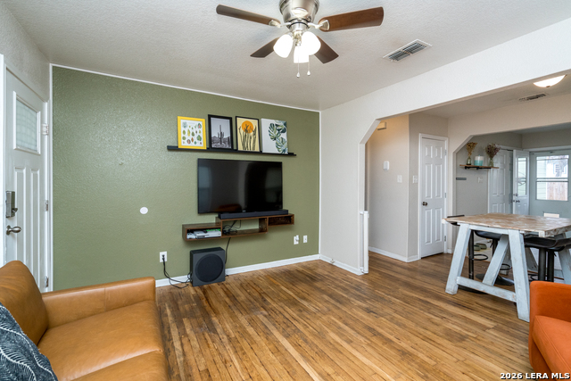 Image 11 of 38 For 218 Vereda  