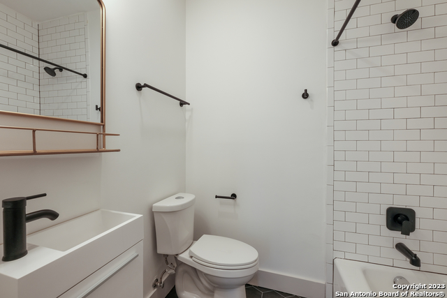 Image 10 of 10 For 226 Huisache Ave E 101