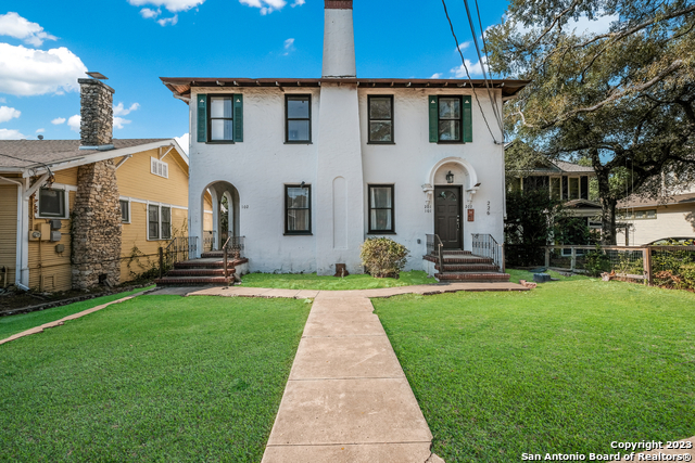 Image 2 of 10 For 226 Huisache Ave E 101