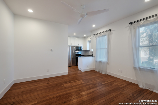 Image 4 of 10 For 226 Huisache Ave E 101