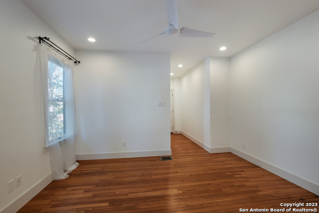 Image 7 of 10 For 226 Huisache Ave E 101