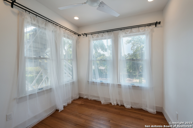 Image 9 of 10 For 226 Huisache Ave E 101