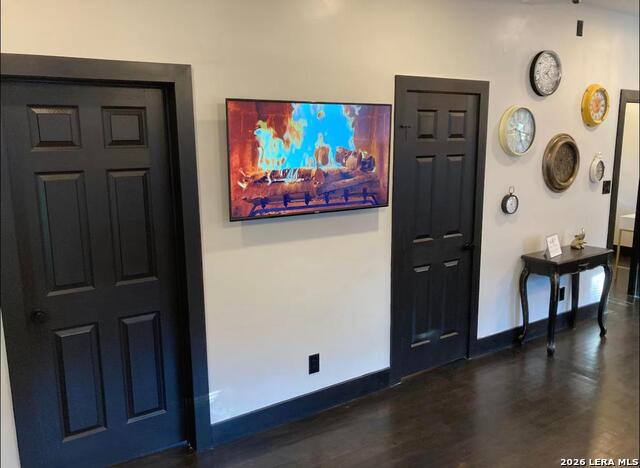 Image 11 of 12 For 301 E Woodlawn