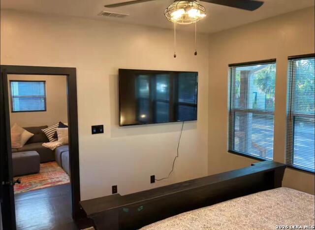 Image 12 of 12 For 301 E Woodlawn