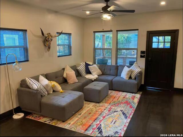 Image 5 of 12 For 301 E Woodlawn