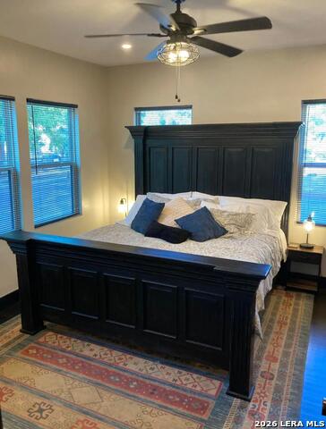 Image 6 of 12 For 301 E Woodlawn