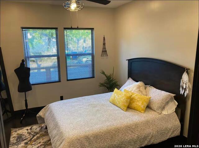 Image 9 of 12 For 301 E Woodlawn