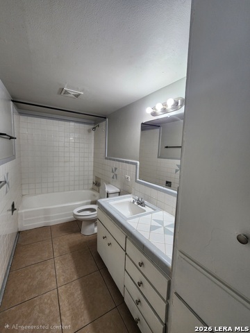 Image 10 of 14 For 615 Vance Jackson  204