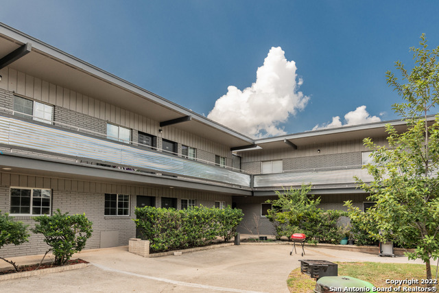 Image 2 of 14 For 615 Vance Jackson  204