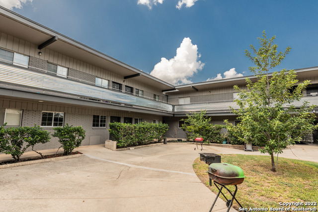 Image 3 of 14 For 615 Vance Jackson  204